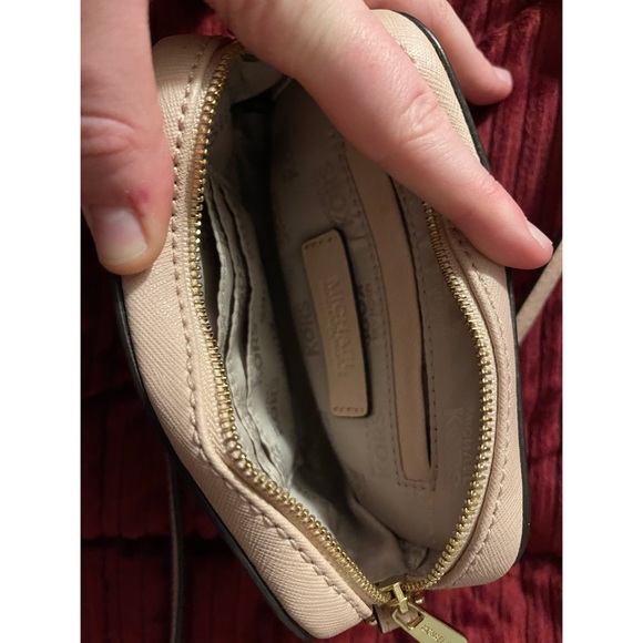 💕HP💕 RARE MICHAEL KORS PINK CROSSBODY PURSE!!!! - Picture 6 of 7